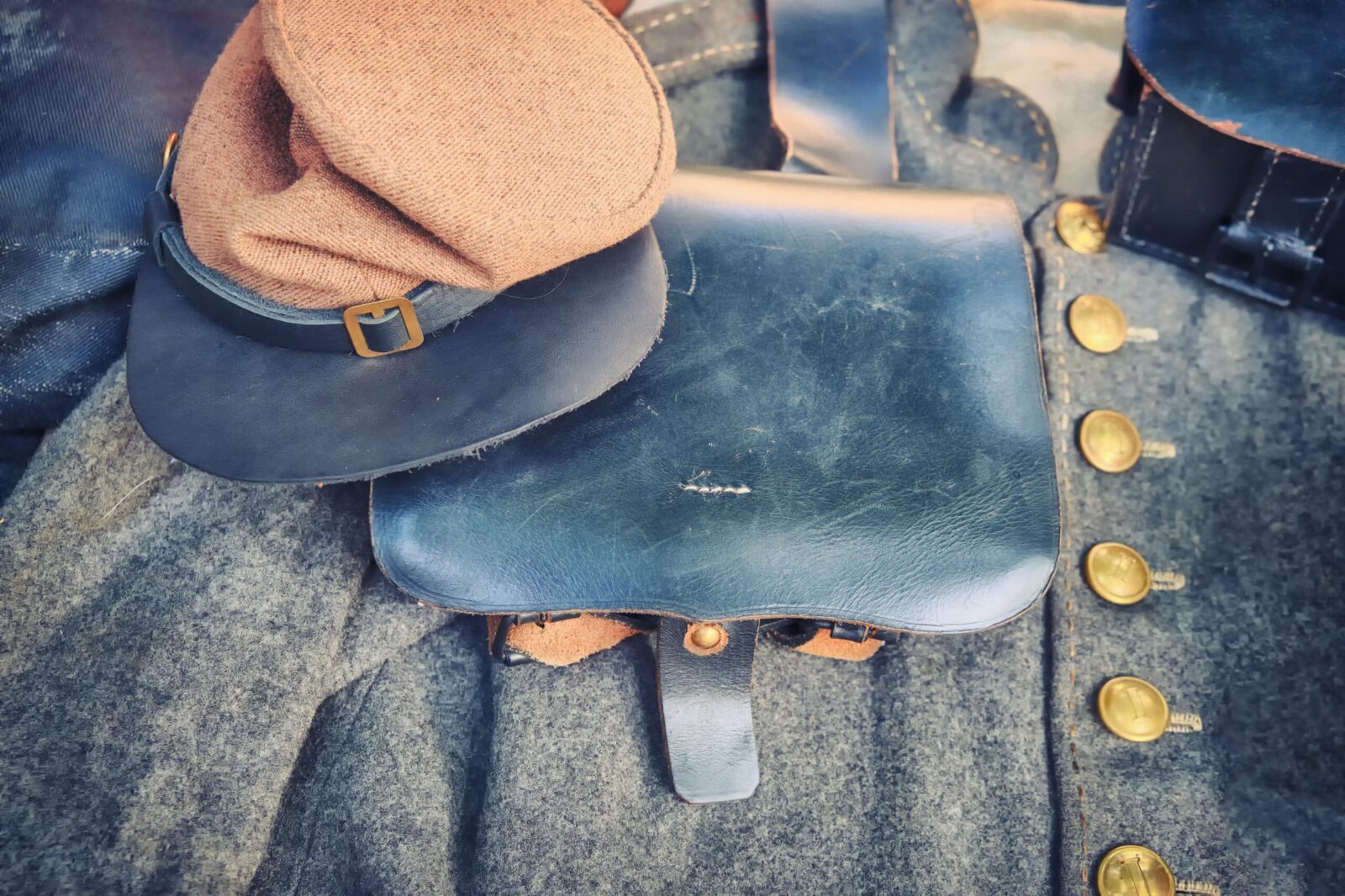 Discover the Vicksburg Civil War Museum & Vicksburg History 1 Military uniforms and other artifacts can be seen at the Vicksburg Civil War Museum