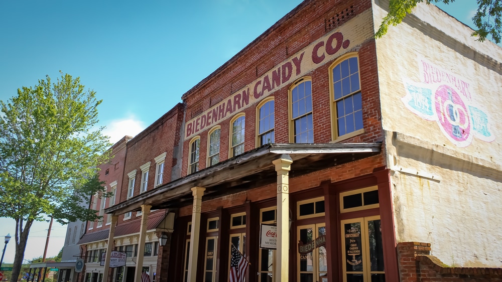 What to Do in Vicksburg, MS on Your Next Getaway 1 The exterior of the Biedeharn Coca-Cola Museum, make sure it's on your list for "What to do in Vicksburg MS."