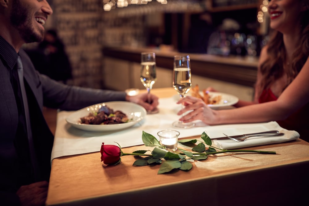A couple enjoys a romantic dinner at one of the best places to eat in Vicksburg, MS.