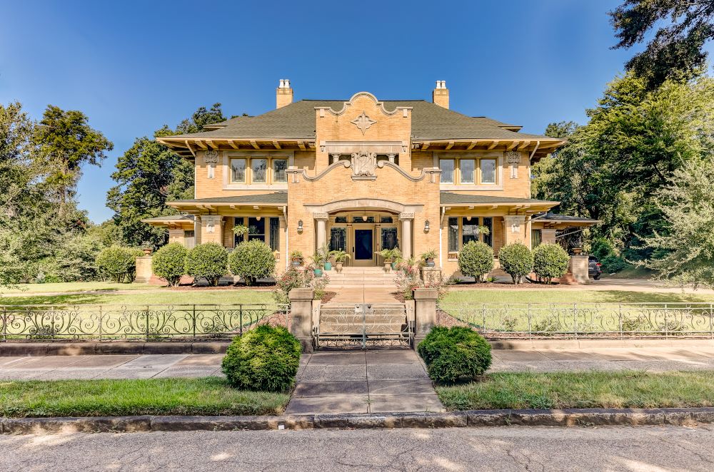 The Best Place for Mississippi Getaways This Fall 8 Exterior of Oak Hall Bed and Breakfast, a Mission Revival home in Vicksburg Mississippi.
