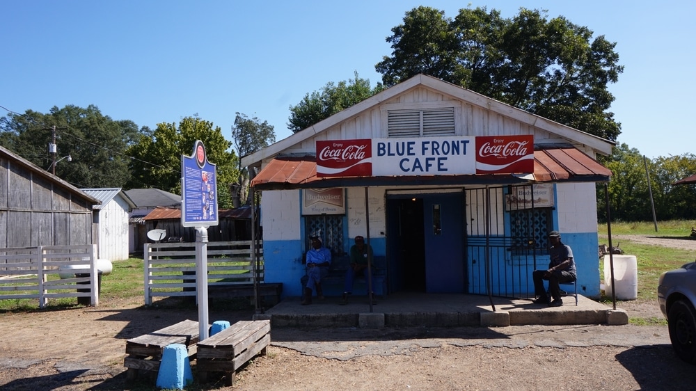 The Blue Front Cafe in Betonia, the oldest juke joint in MS. A trip along the Blues Trail is one of the fun things to do in MIssisippi this Fall.