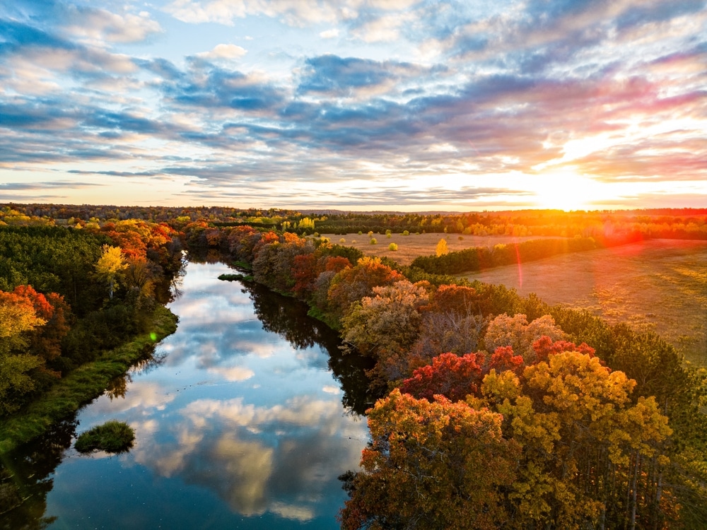 Fun Things to Do in Mississippi This Fall 1 fun things to do in mississippi- explore the mississippi river and fall foliage.
