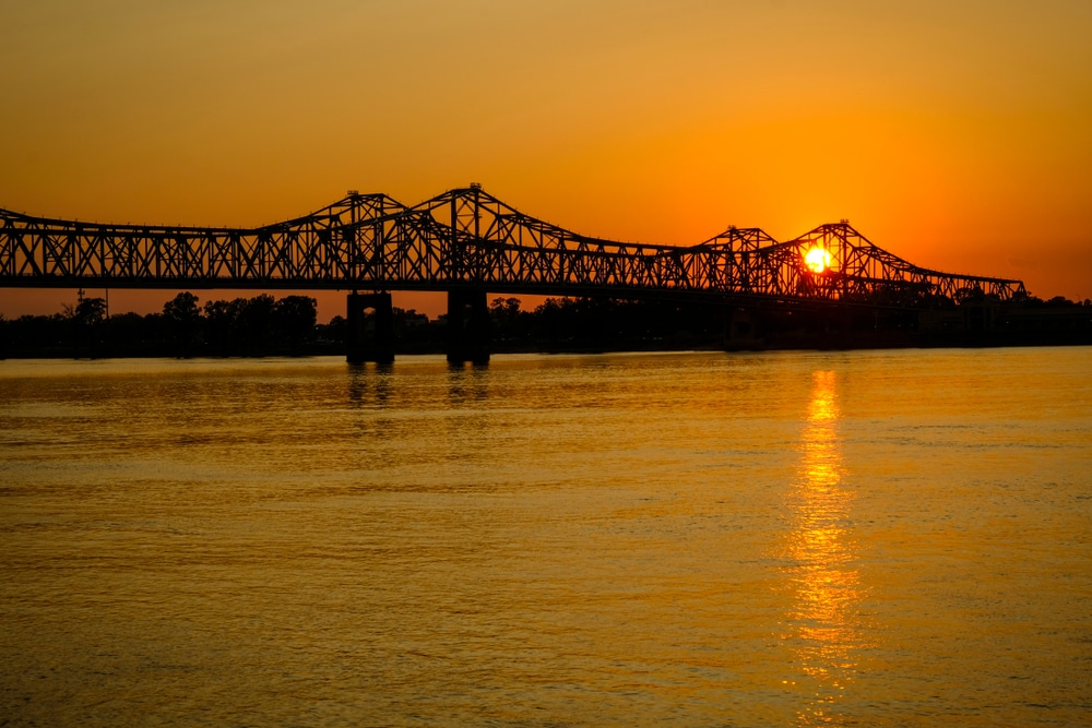 Best Things to Do on Your Romantic Getaways in Mississippi 1 Watching the sunset over the Mississippi River in Vicksburg is one of the best things to do on your romantic getaways in Mississippi.