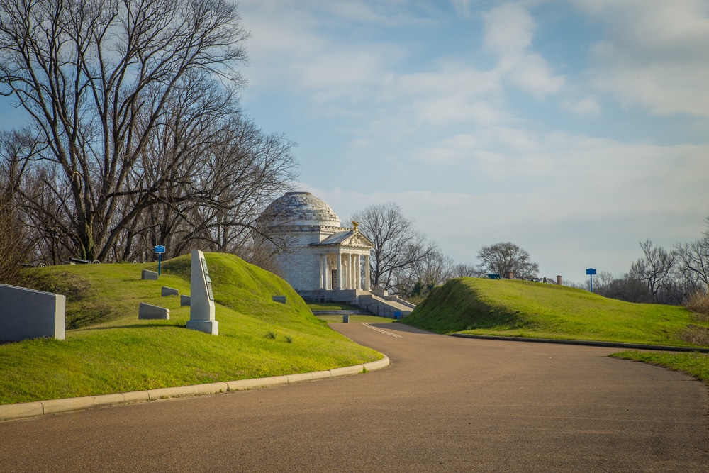 One of the top Mississippi attractions is the Vicksburg National Military Park.